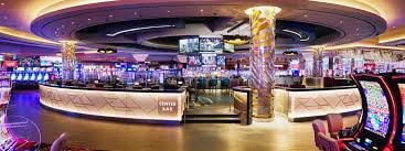 Pengguna menikmati fitur hiburan sports dan casino dengan update realtime di aplikasi